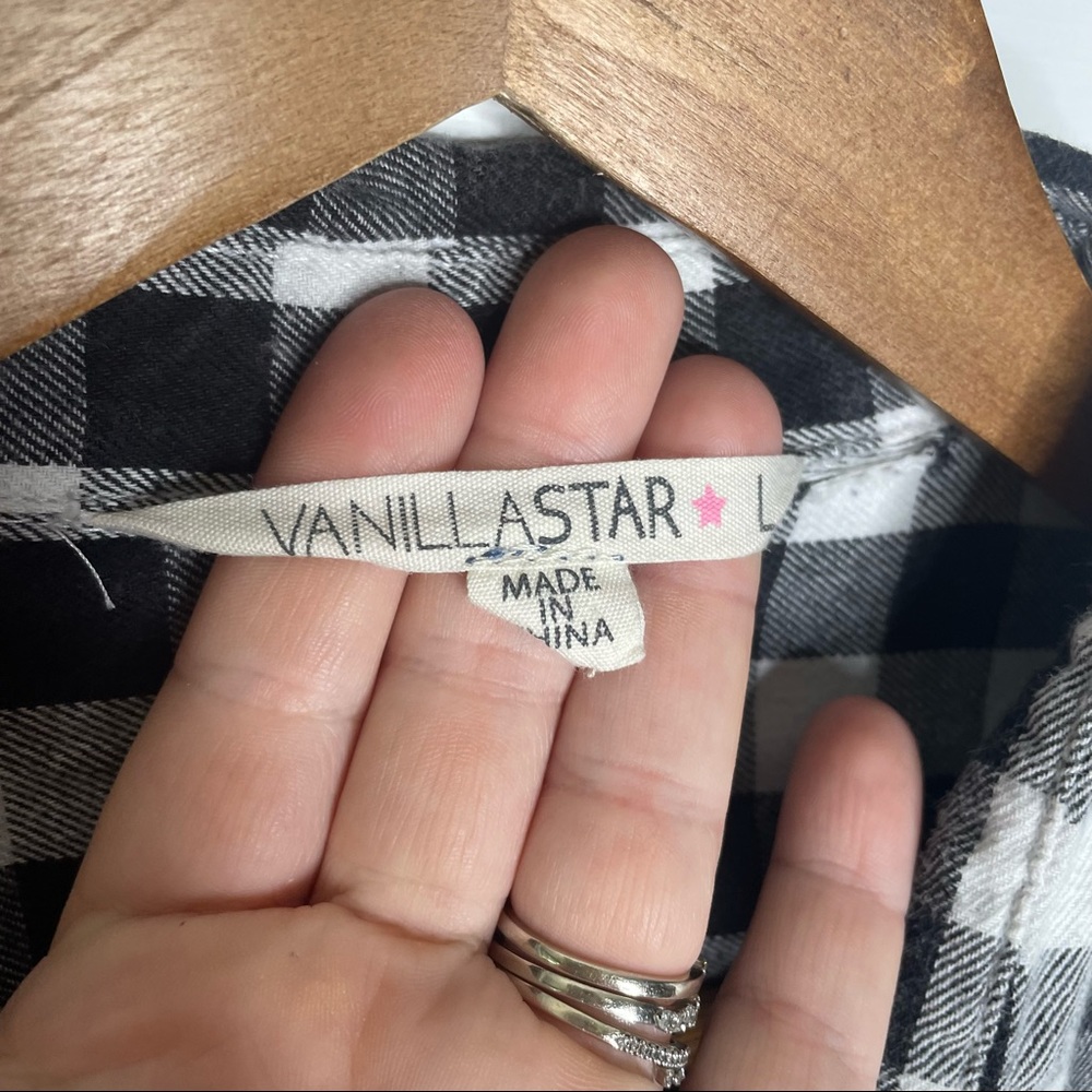 🍋Vanilla Star Black and white plaid flannel button up shirt Size Large - Picture 6 of 9